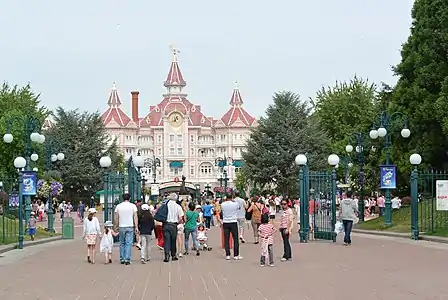 Disneyland Paris (14.8 million visitors in 2017)