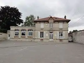 The town hall and school of Dommiers