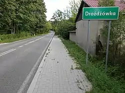 Road sign leading to Drożdżówka