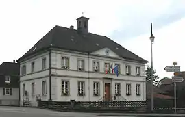 The town hall and school in Durlinsdorf