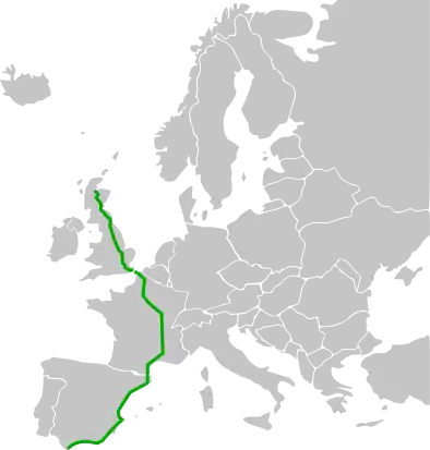 The European route E 15 connecting Arras with the United Kingdom and Spain as well as the northern and southern parts of France