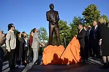 Ed Snider's statue is unveiled at the Wells Fargo Center