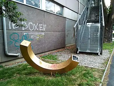 Memorial by Barbara Baur-Edlinger in front of the Graz preclinical facility