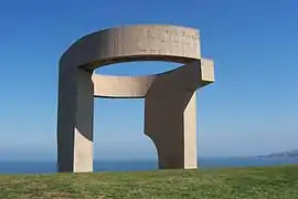 Elogio del Horizonte (Eulogy to the Horizon), concrete (1989), Gijón, Spain