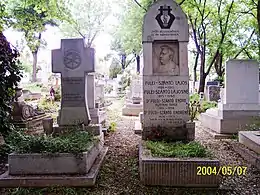 right The grave of Endre Fülei-Szántó and his parents and grandparents in the Farkasréti Cemetery