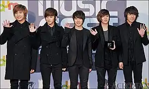 F.T. Island in 2012. Seung-hyun (former), Jae-jin, Min-hwan, Hong-gi and Jong-hoon (former)