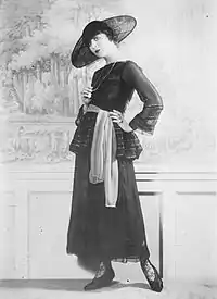 Fanny Brice posing for a picture in the 1910s.
