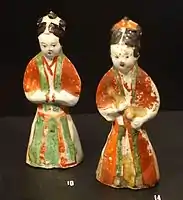 Ruqun and banbi, Yuan dynasty. The jacket is closing to the left which is a common style for Chinese women in the Yuan dynasty.