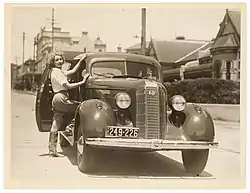 1935 Pontiac Series 605 Eight Sedan with Helen Twelvetrees