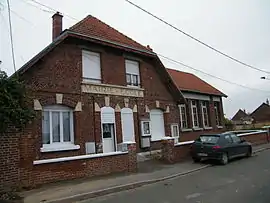 The town hall and school in Fonches-Fonchette