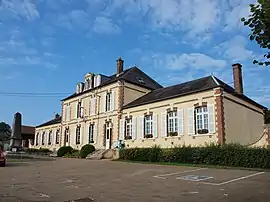 The town hall in Fontaines