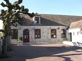 The town hall in Fontains