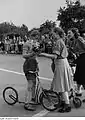 Award ceremony at the roller race in Leipzig-Marienbrunn 1952