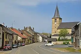 The church and surroundings in Puilly-et-Charbeaux