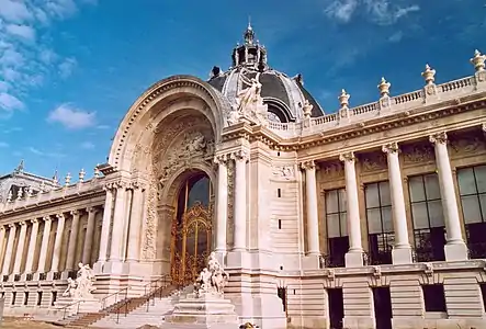 The grand entrance of the Petit Palais, and its impressive colonnade