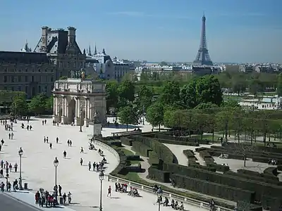 Place and Jardin du Carrousel.