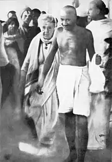 Gandhi with Besant en route to a meeting in Madras in September 1921. Earlier, in Madurai, on 21 September 1921, Gandhi had adopted the loin-cloth in identification with India's poor.
