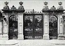 Garden gates at the Károlyi palota (Pollack Míhály tér), 1881