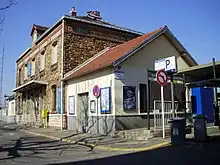 Gare de Villeneuve-le-Roi main building