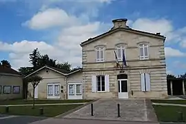 The town hall in Génissac