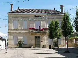 The town hall in Gensac