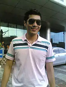 Magdangal outside the GMA Network Center building in 2007.