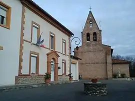 The town hall and church in Goutevernisse