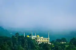 Akurana Grand Mosque on top of the surrounding hills.