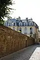 View from the rue Saint-Sauveur. We can see the private door in the wall.