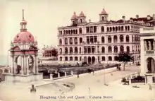 Statue of Queen Victoria and its canopy at its original location in 1905.