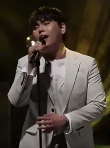 Han Dong-geun performing with a microphone