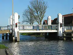 Vertical-lift bridge