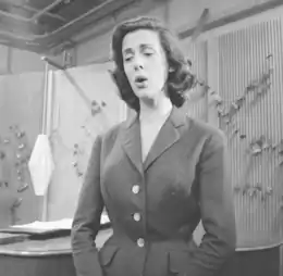 Black-and-white photograph of Jetty Paerl singing on a TV set in 1956.