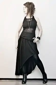 High-low/hi-lo skirt, a skirt with an asymmetrical hemline.