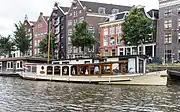 Houseboats on the Waalseilandgracht and houses on the Kromme Waal street (June 2017)