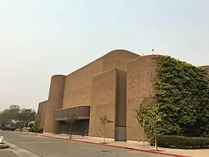 Exterior of former JCPenney anchor (Oct 2017)