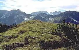 Klupper (1776 m, centre)