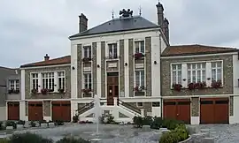 The town hall in La Ville-du-Bois