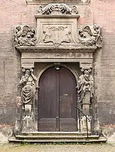 Door of hôtel de Bagis