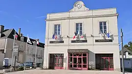 The town hall in Châteauneuf-sur-Sarthe