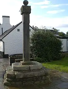 Houston Village, South Street, Mercat Cross