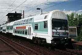 Modernized double-decker train of S1 with a 1992 control car in 1995 at Leipzig-Sellerhausen railway stop