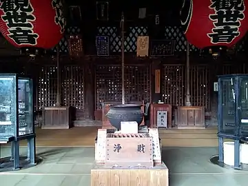 inside the kondō