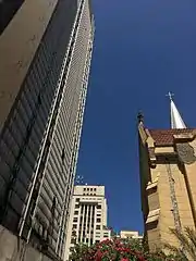 Martin Luther Church dividing space with building in the center of São Paulo