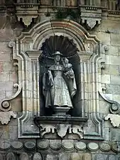 Pilgrim Virgin in a niche on the church façade