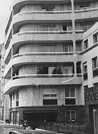 A building at the Boulevard Richard Lenoir (numbers 53-55) in Paris in 1981. Unknown architect