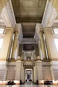 The main entry hall or salle des pas perdus