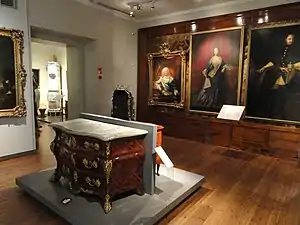 Grand furniture and paintings