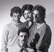 Invisible ca. 1976, in its last formation. From left to right: top: Tomás Gubitsch, Machi Rufino and Luis Alberto Spinetta; Bottom: Pomo Lorenzo.