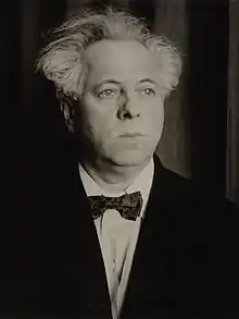 Portrait photograph by Vereenigde Fotobureaux N.V.(August 5, 1932).